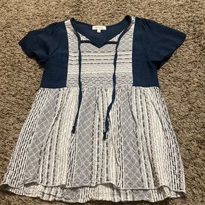 womens size small, fits true to size! like new, hardly worn